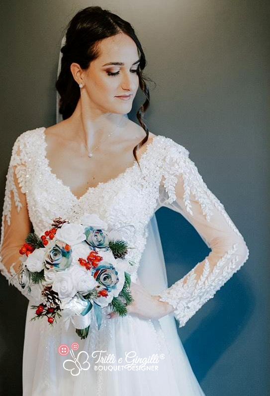 Sposa con eco bouquet a tema inverno