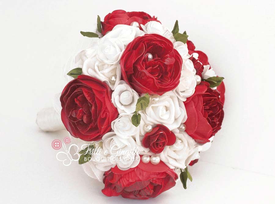 bouquet peonie rosse e bianche