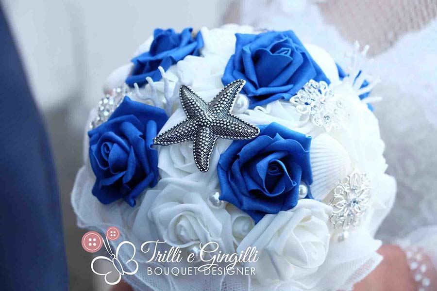 bouquet tema mare bianco e blu stella marina