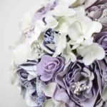 Bouquet di peonie lilla lavanda e ortensie bianche
