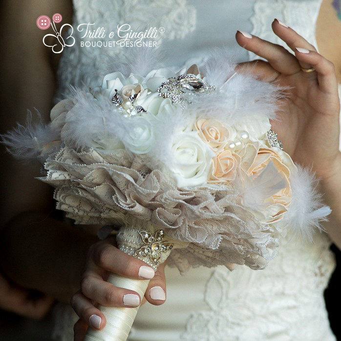 Bouquet sposa gioiello con piume perle strass