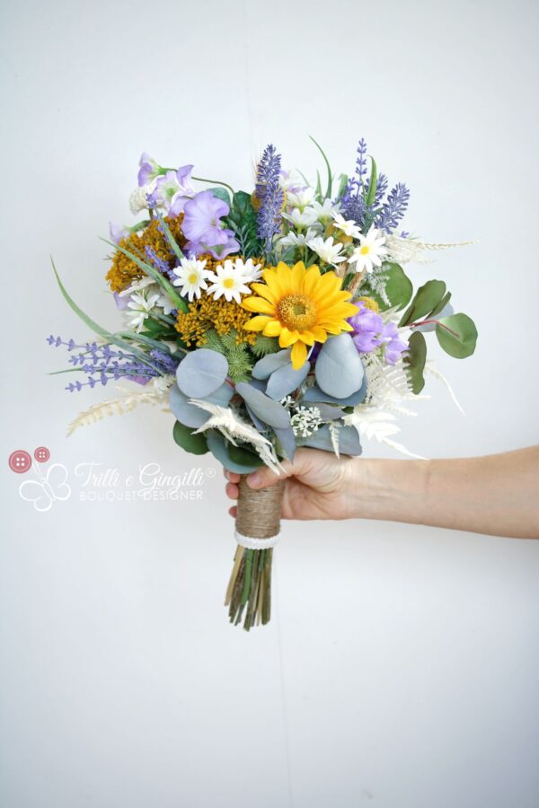 Bouquet sposa con lavanda e fiori di campo