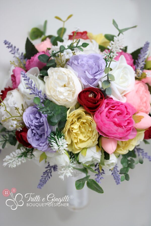 Bouquet sposa con lavanda rose peonie e altri fiori